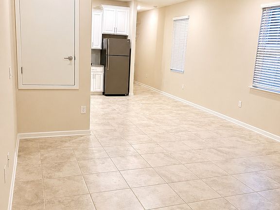 5th image of 1719 Chatsworth Cir