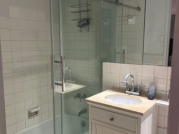 3rd image of 240 E 35th St APT 2L