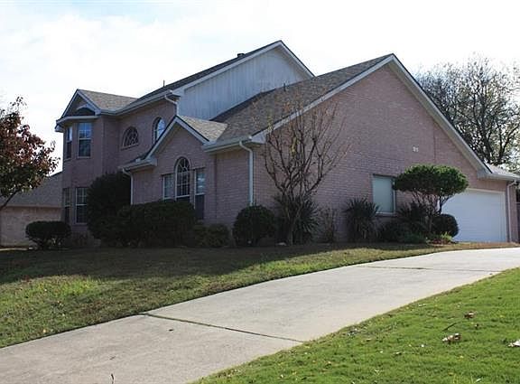 2nd image of 1007 Foxwood Ln