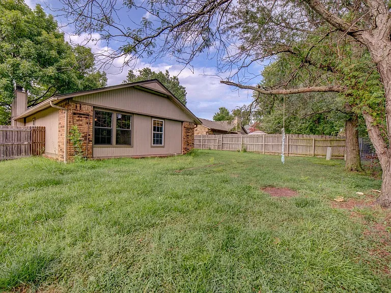 2505 E Princeton St — Photo 5