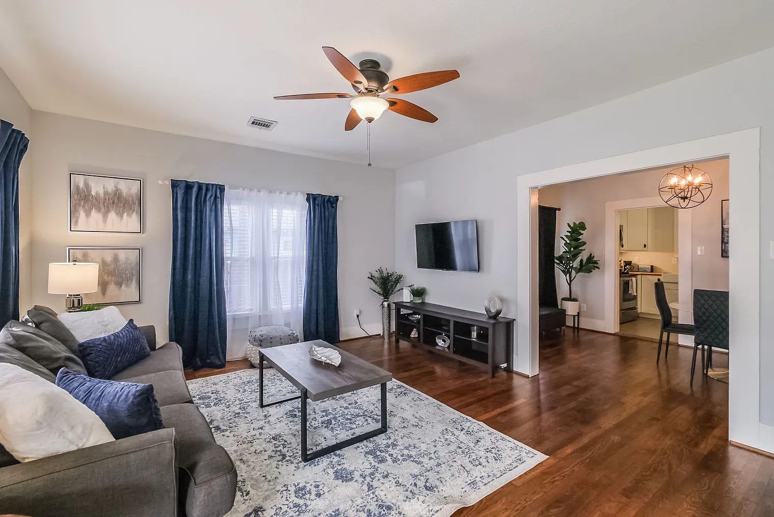 2 bed, 1.0 bath, 1119 sqft, $2,567 — Photo 2