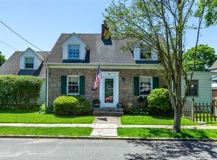 22 Oakley Place, Great Neck, NY 11020 | Zillow