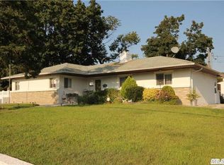 77 Bishop Rd, West Babylon, NY 11704