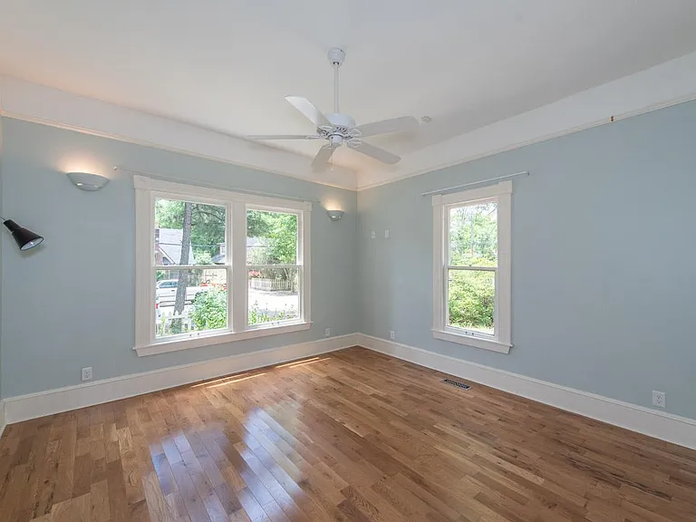 Sunny south facing bedroom - great work from home space.