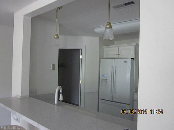 3rd image of 2200 Venice Ct
