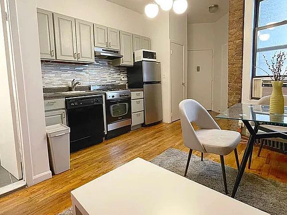 2nd image of 57 Pitt St APT 12A
