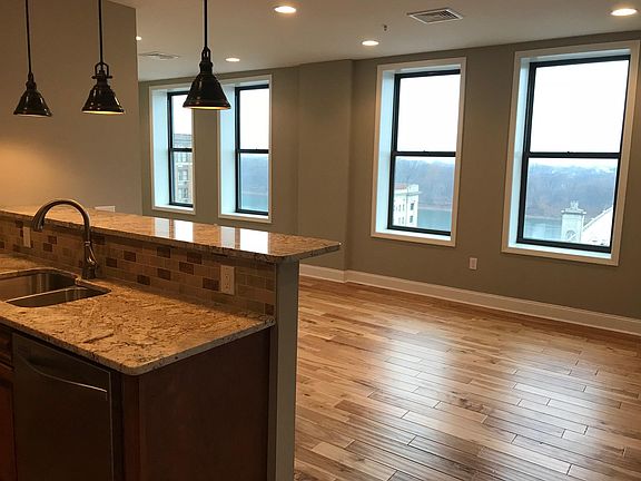 4th image of 11 W Market St #602