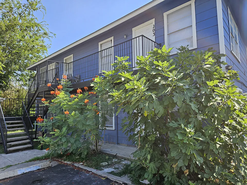 211 Zilla St #201