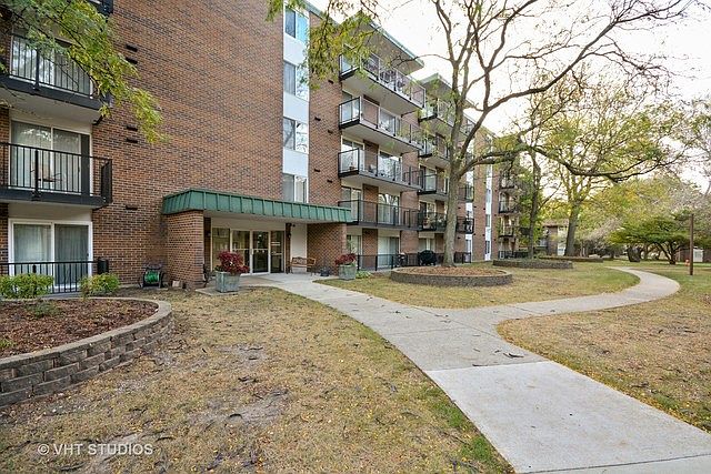 1st image of 5S040 Pebblewood Ln APT E106