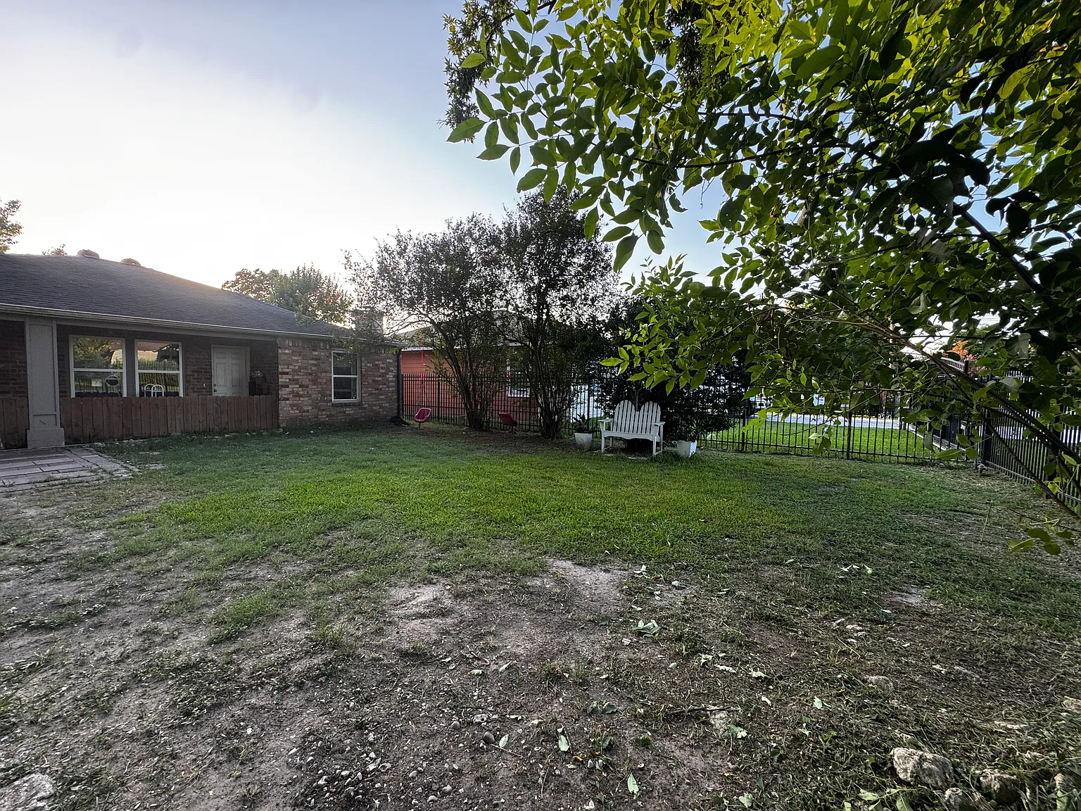 3 bed, 1286 sqft, $1,900 — Photo 3
