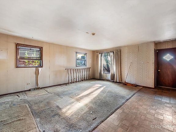 3rd image of 209 Highmoor Dr