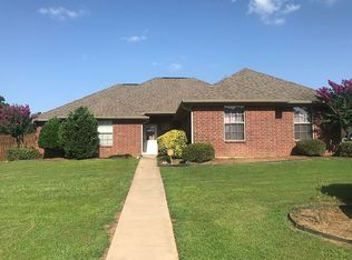 1906 Razorback Cir, Texarkana, AR 71854
