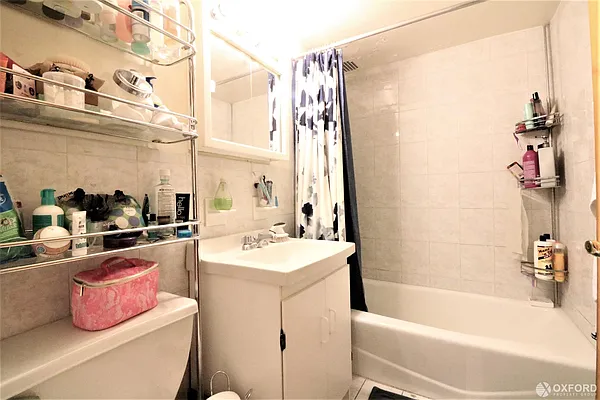 Rented by Oxford Property Group | media 10