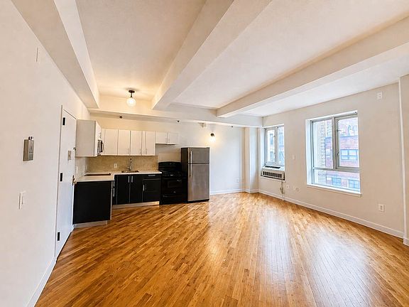 2nd image of 2928 41st Ave APT 207