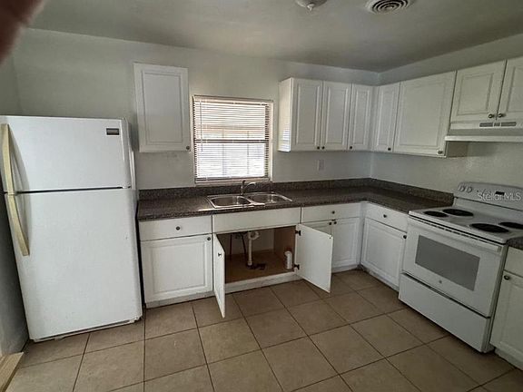 4th image of 1412 N Garfield Ave