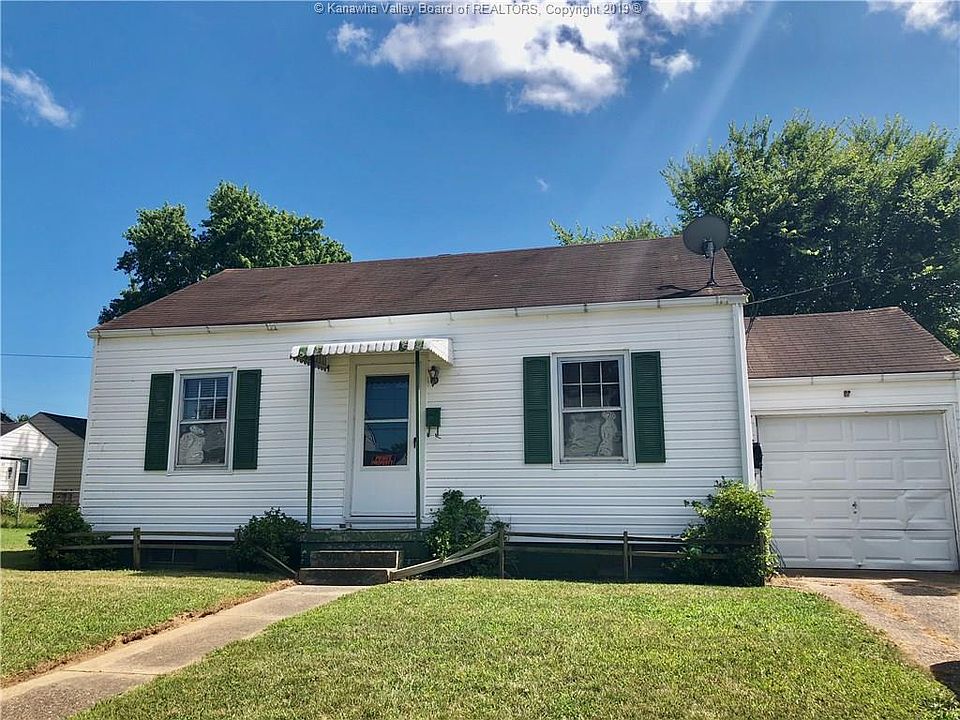 1st image of 221 N Park Dr