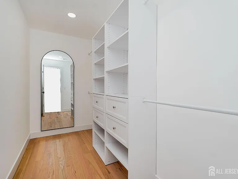 2810 Beatty St — Photo 12
