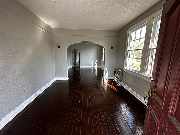 2nd image of 3331 Allen St #1