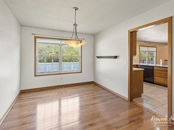 5th image of 574 Thornberry Ct