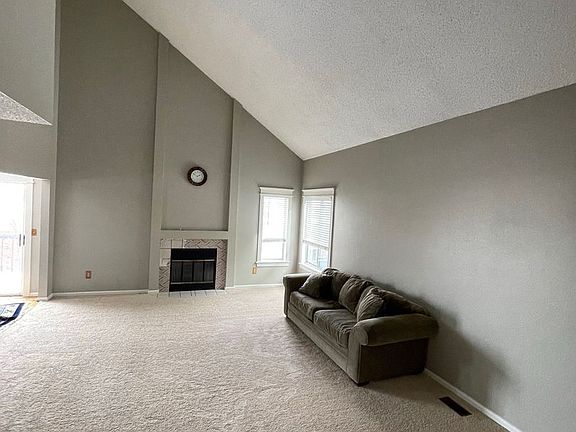 5th image of 2260 E Cherrywood Dr