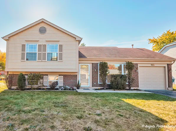 1865 De Forest Ln, Hanover Park, IL 60133