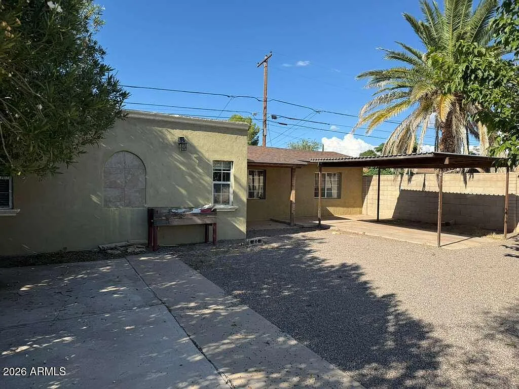 3 bed, 1.0 bath, 1037 sqft, $850 — Photo 1