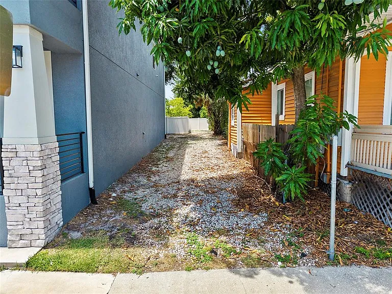2106 E 17th Ave — Photo 42
