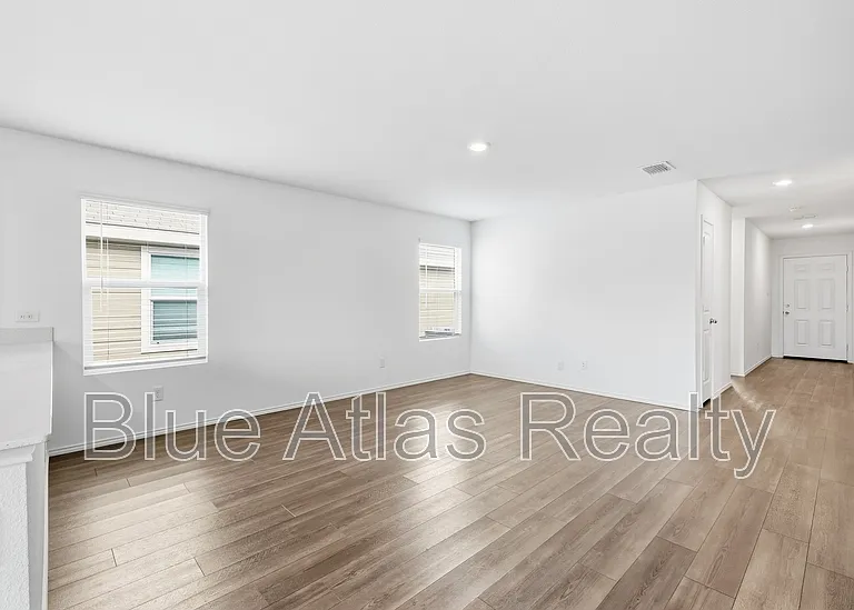510 Olmstead Dr — Photo 3