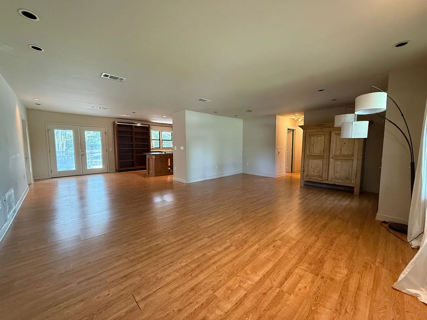Pensacola- 3 bedroom, 2 bathroom — Photo 4