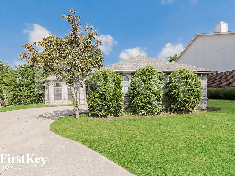 701 Long Hill Ct — Photo 1