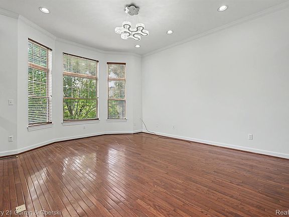 5th image of 108 Adelaide St