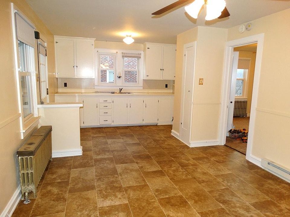 Dining Area & Kitchen