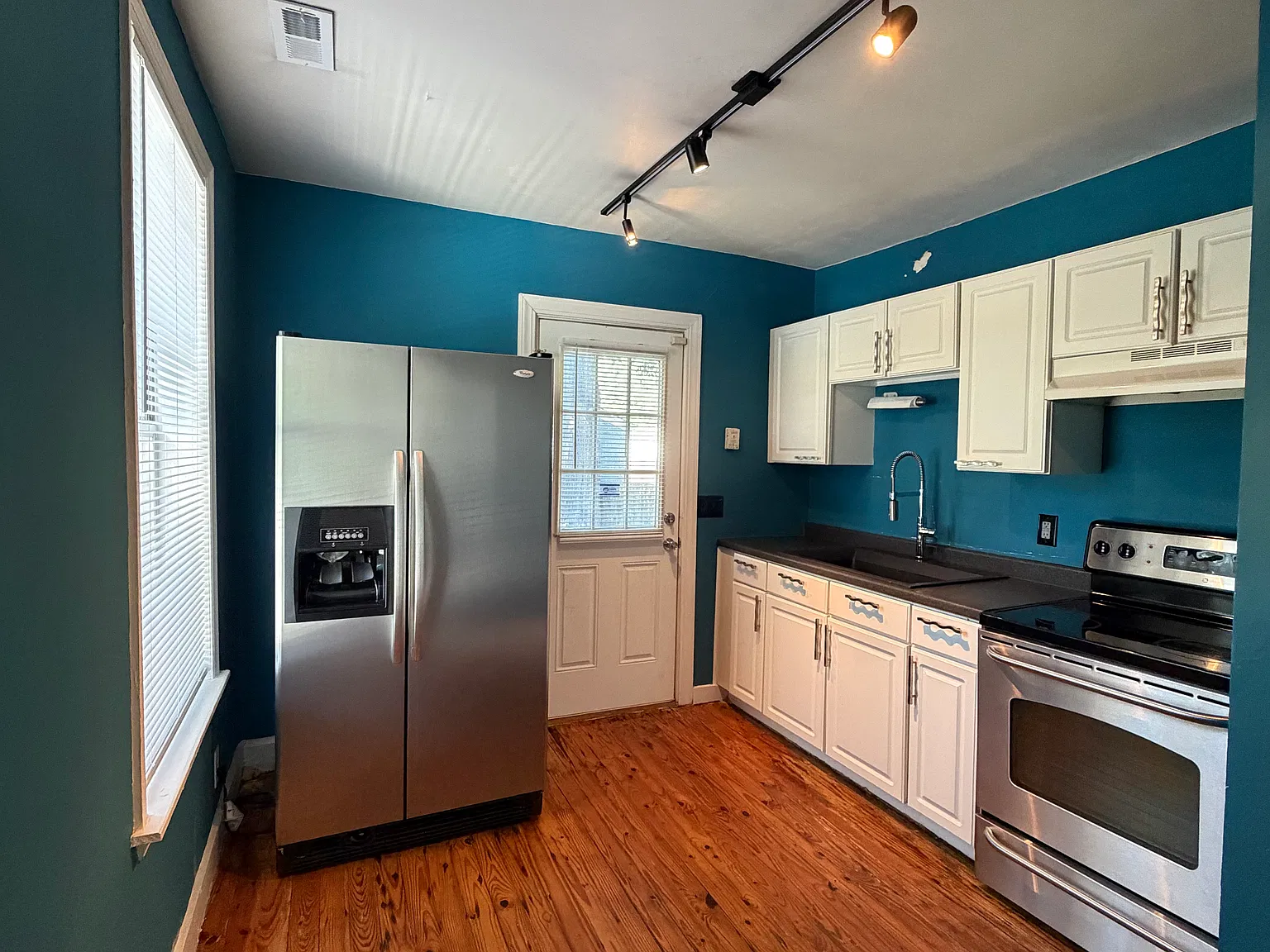 3 bed, 754 sqft, $1,650 — Photo 3