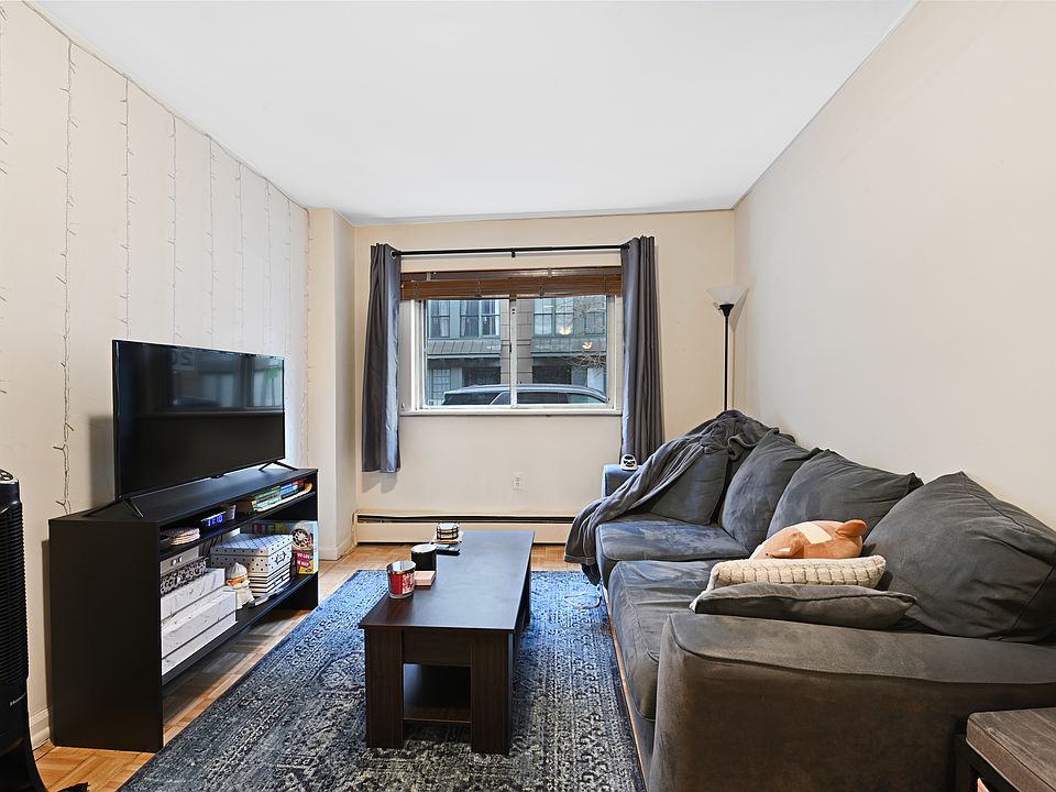 1st image of 612 2nd St APT 1L