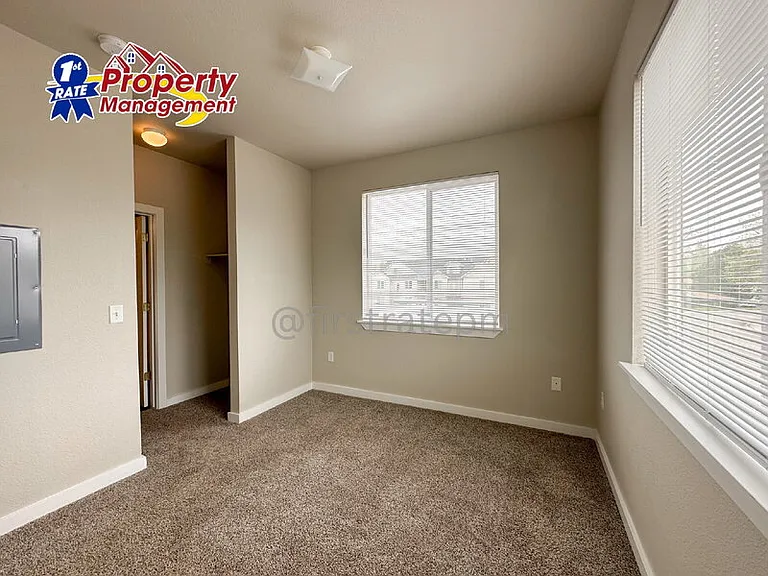 272 W Mallard Dr #207 — Photo 11