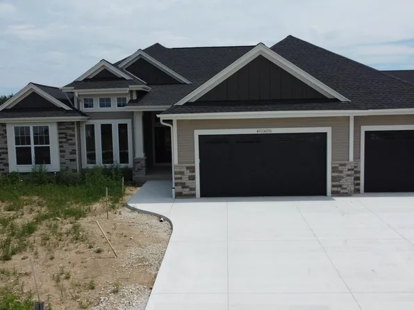 W221N4576 Timber COURT, Pewaukee, WI 53072