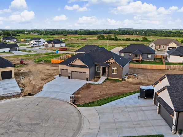 2606 Dunnwood Dr, Salina, KS 67401