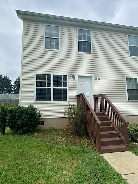 2 bed, 1.5 bath, 1070 sqft, $1,150 — Photo 1