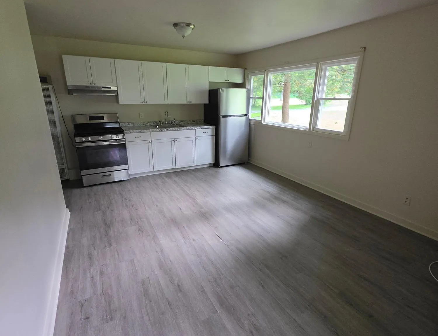 1 bed, 1.0 bath, 475 sqft, $1,300 — Photo 3