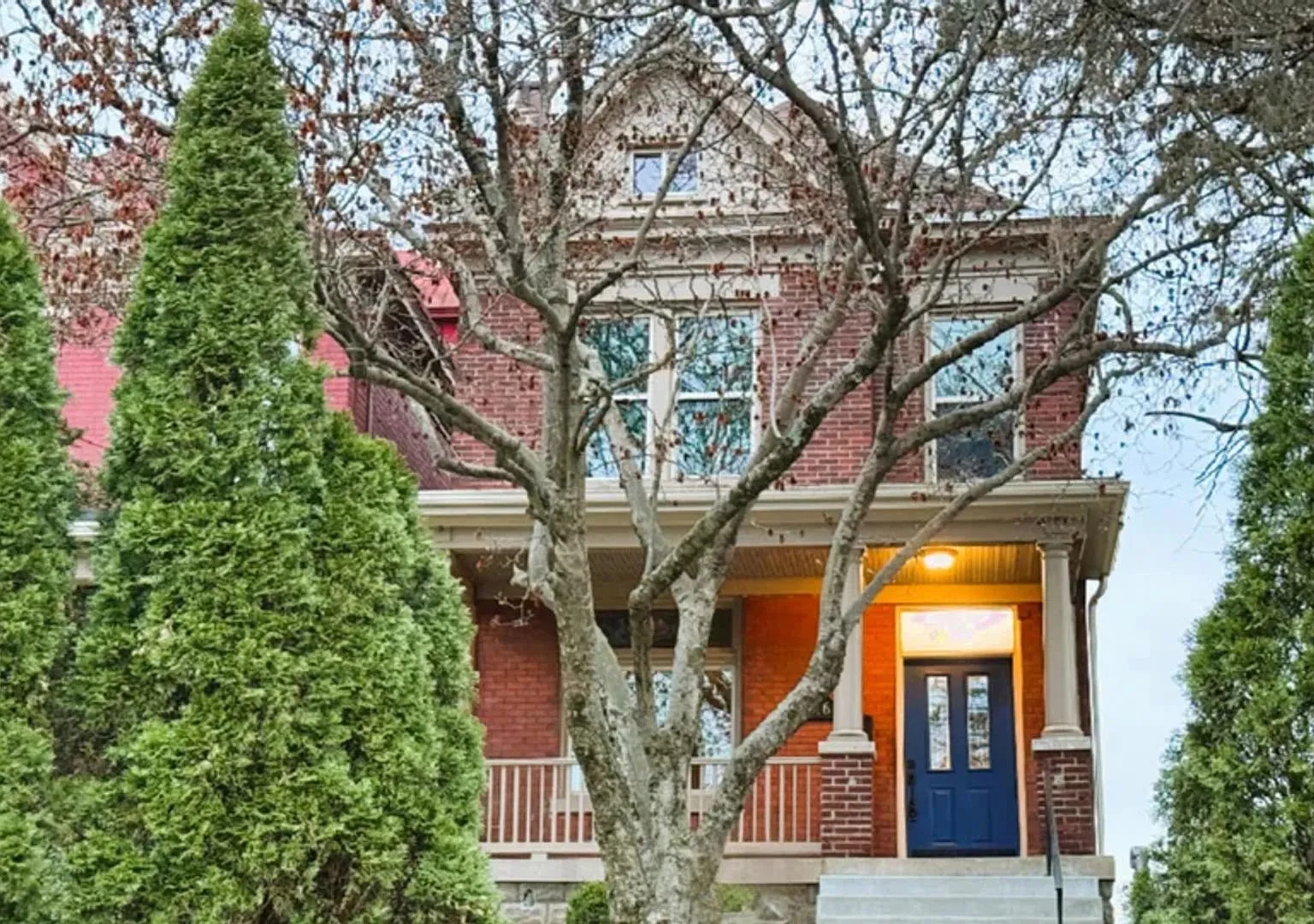 Charming 4BR House in Bellevue — Photo 1