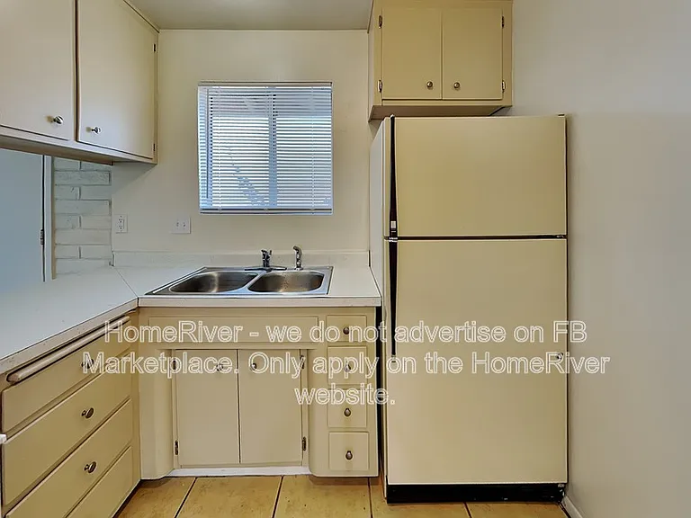 2460 Palisades Dr #2 — Photo 6