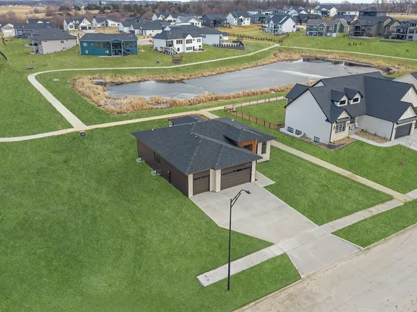 3057 NW Beechwood Dr, Grimes, IA 50111