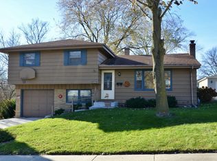 1210 Ed Mar Cir, Waukesha, WI 53188