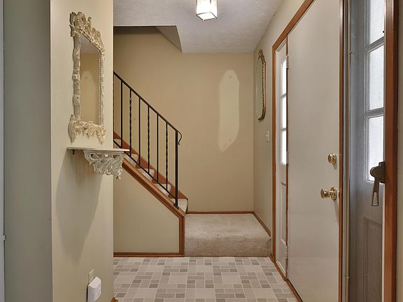 4th image of 427 E Stanton Ave