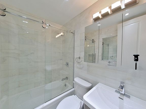 5th image of 312 E 30th St #11E1