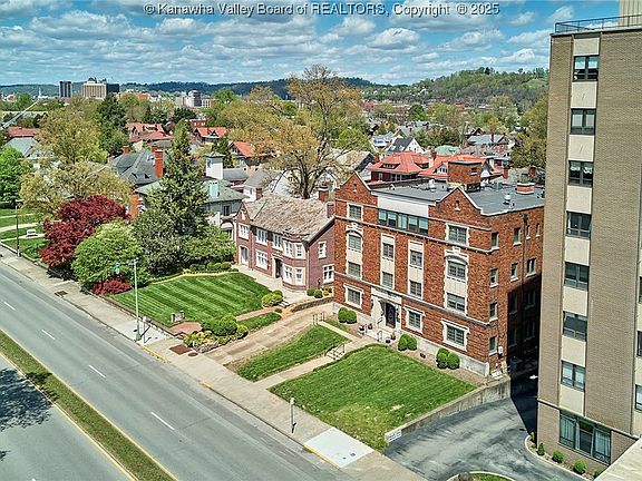 3rd image of 1570 Kanawha Blvd E APT 201