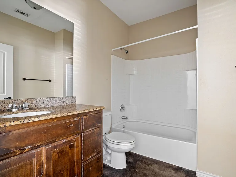 College Ave Apartments — Photo 44