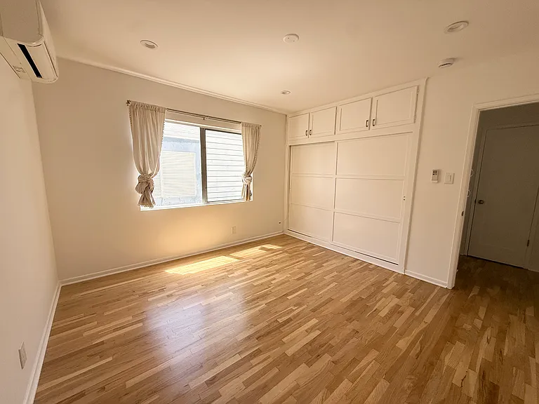 1020 6th St #I — Photo 11