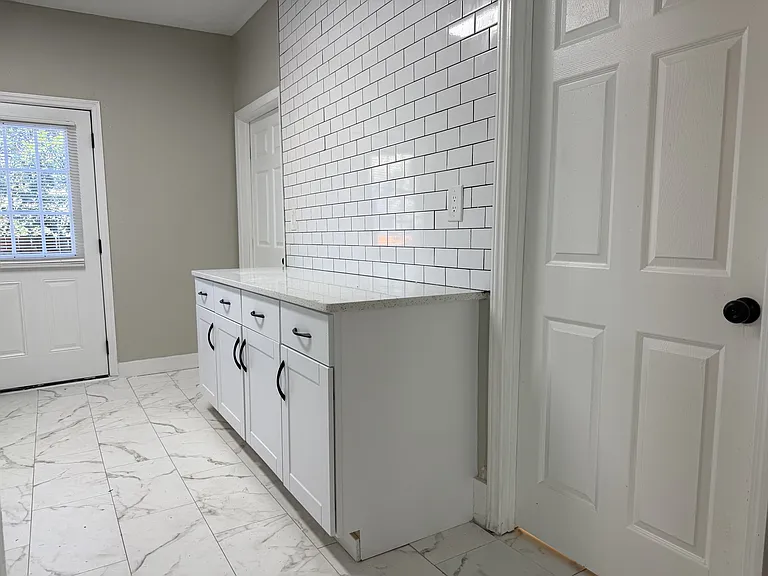 728 W 39th St — Photo 14