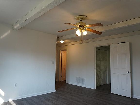 4th image of 502 Saint John Ct N
